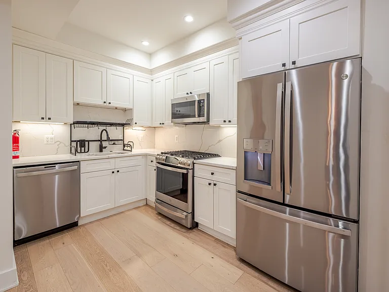 1658 K St NE #2 — Photo 4