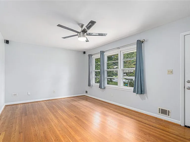 2839 Concord Dr — Photo 4