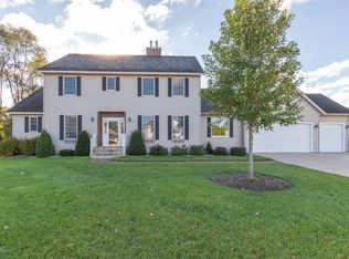 215 Barkley Cir E, Cannon Falls, MN 55009