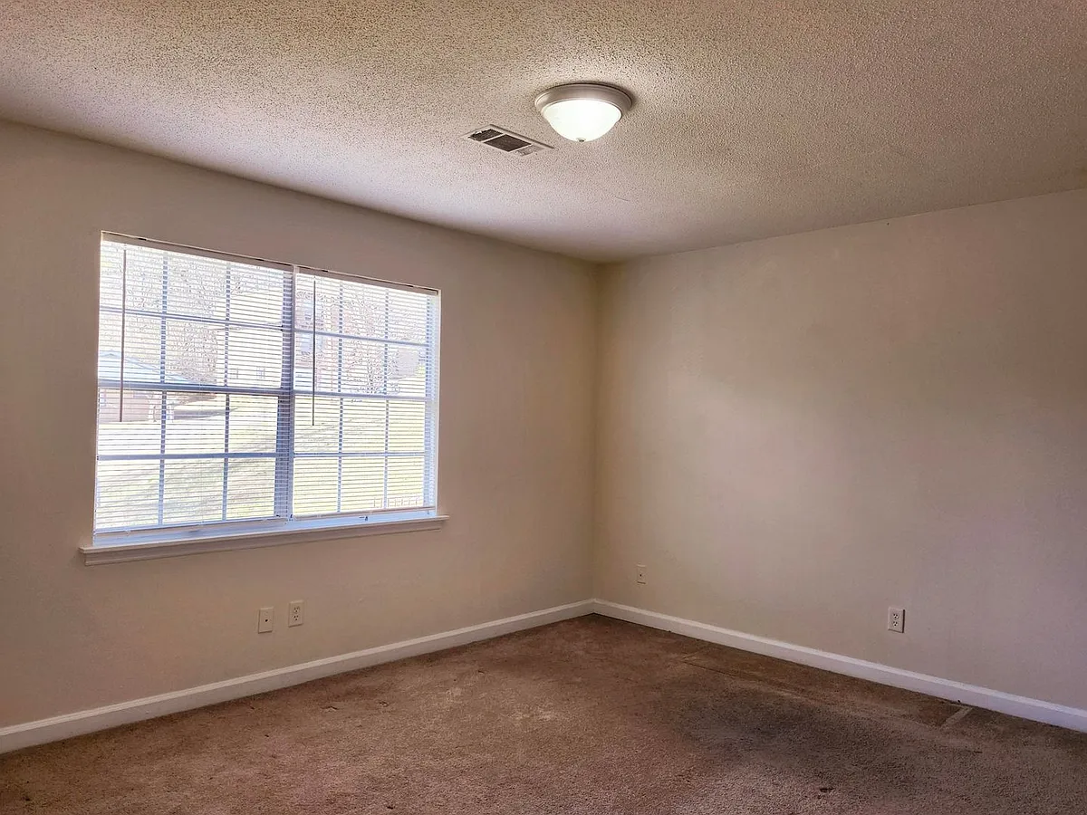 Building Photo - 4644-4648 Cary Ln