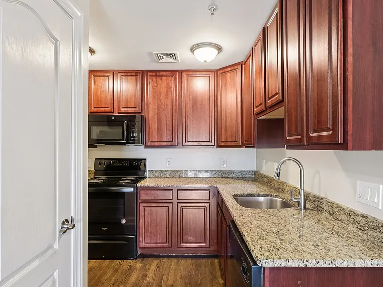Summit Ridge Luxury Apartments — Photo 66