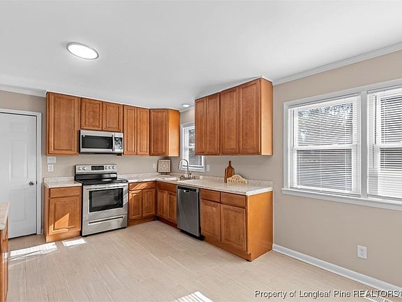 5th image of 281 Ramona Dr