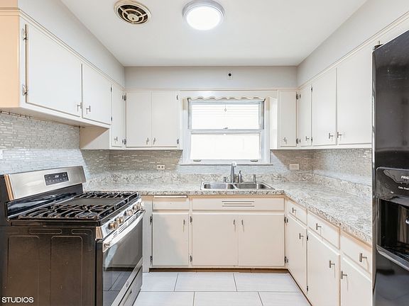 5th image of 9128 S Central Park Ave