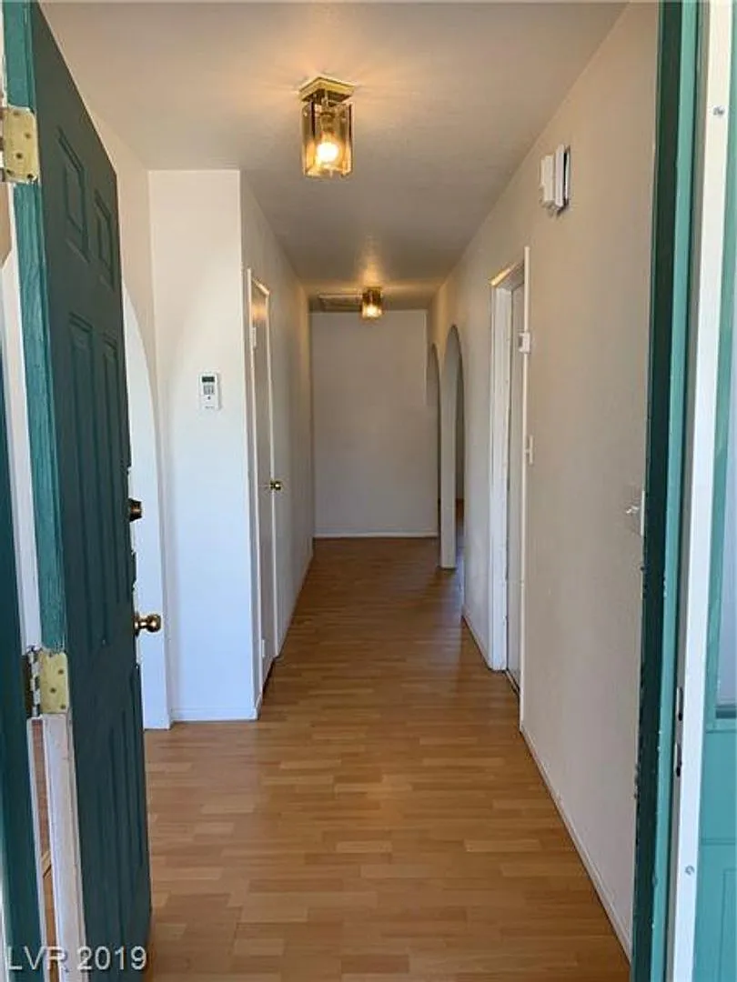 Spacious Single-Story Home with Large Lot & No HOA — Photo 2