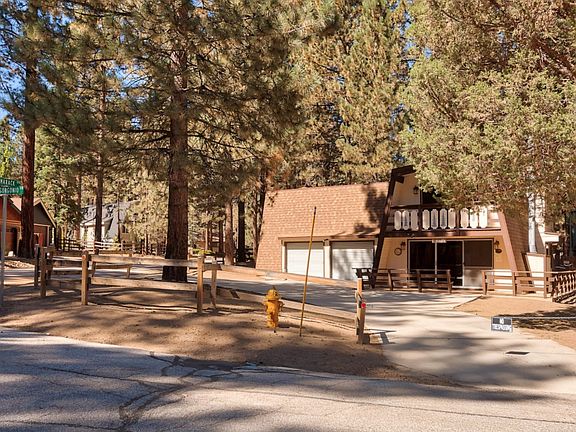 3rd image of 650 San Gorgonio Dr