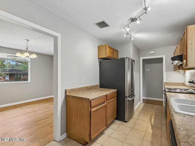 356 Tidewater Cir W — Photo 9