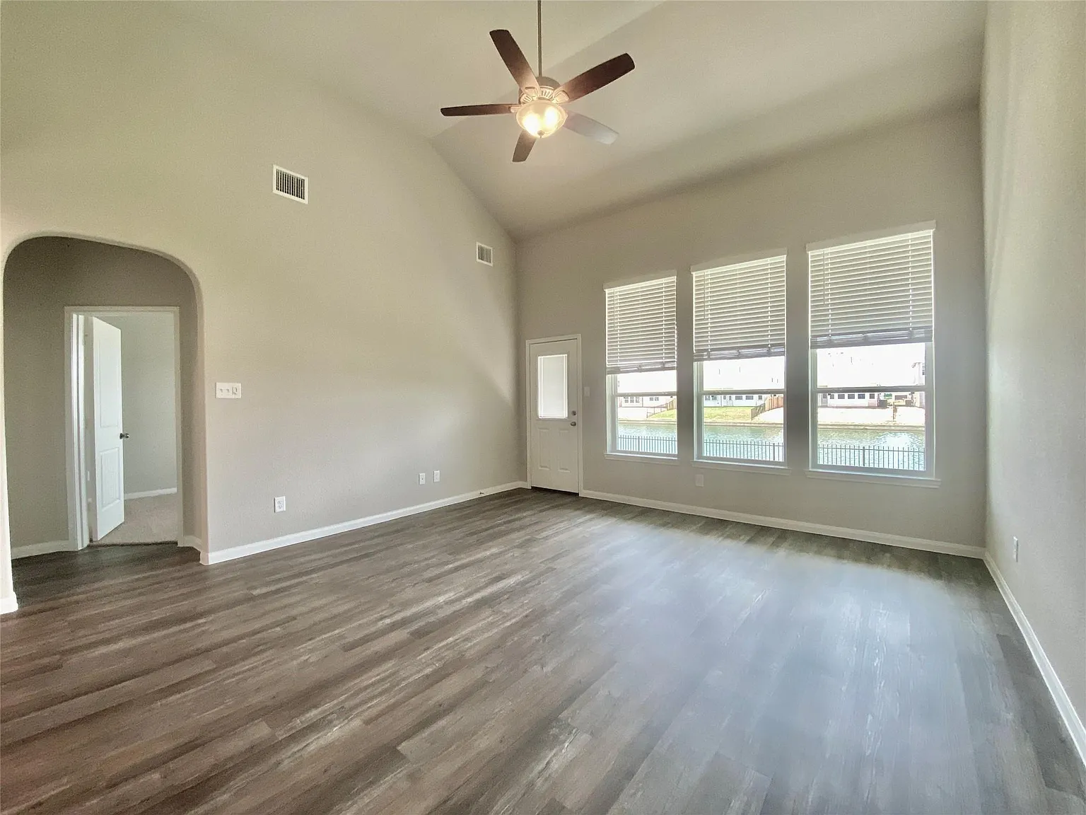 4 bed, 2.5 bath, 2125 sqft, $2,450 — Photo 2