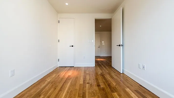 Rented by Nooklyn NYC LLC | media 82