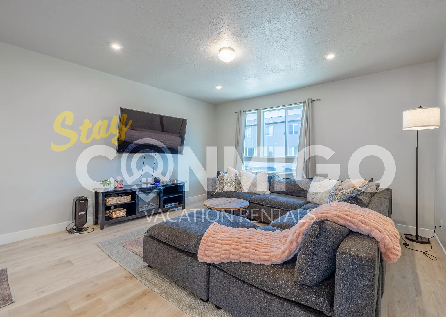 3 bed, 2.5 bath, 2050 sqft, $3,750 — Photo 1