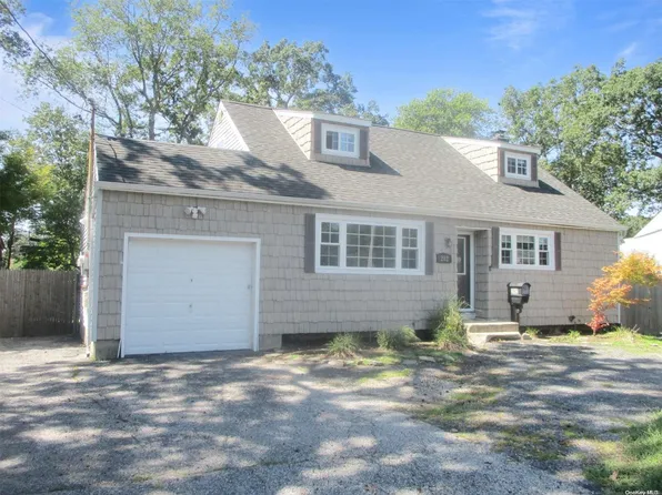 282 Maple Avenue, Smithtown, NY 11787