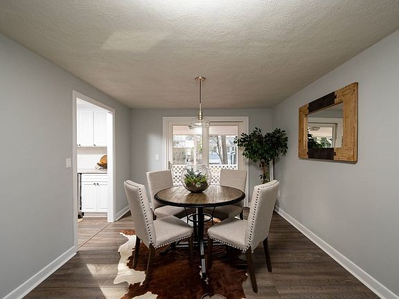 4th image of 19-21 Crickett Ln