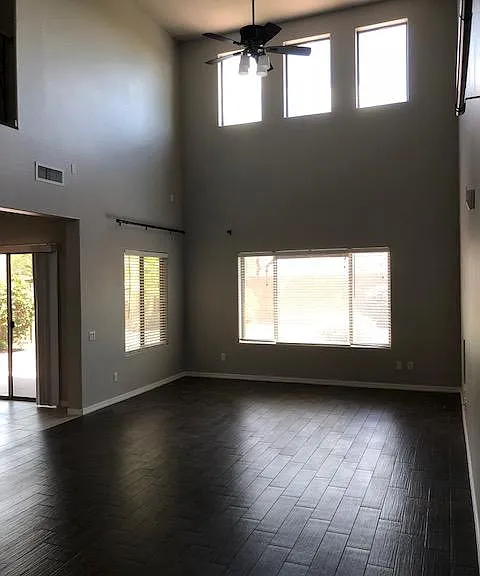 2141 W Kathleen Rd — Photo 3