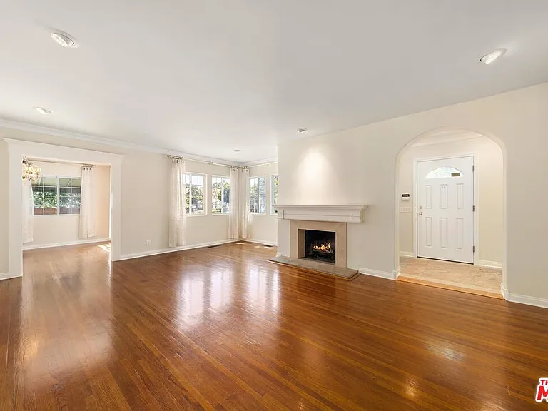 245 25th St — Photo 3