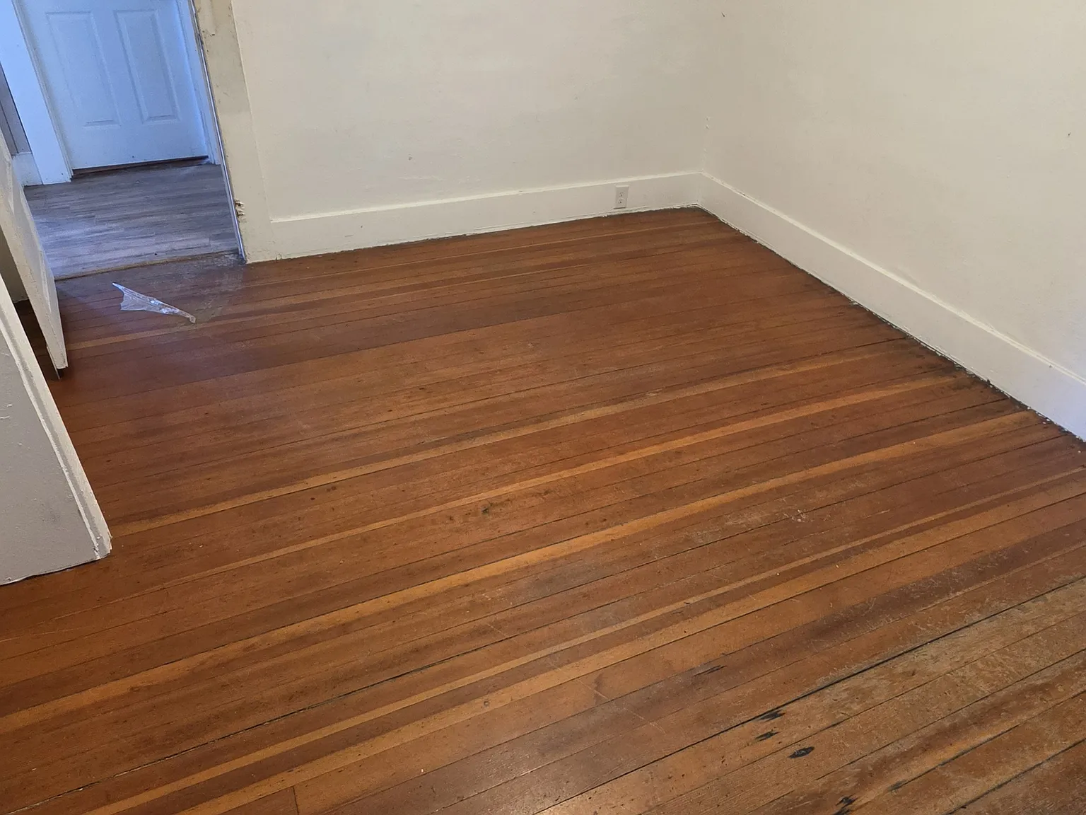 6 bed, 3500 sqft, $1,000 — Photo 4
