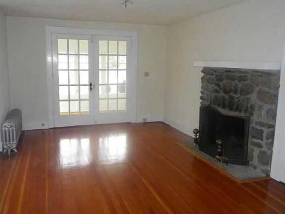 3rd image of 22 Oaklawn Ave #1