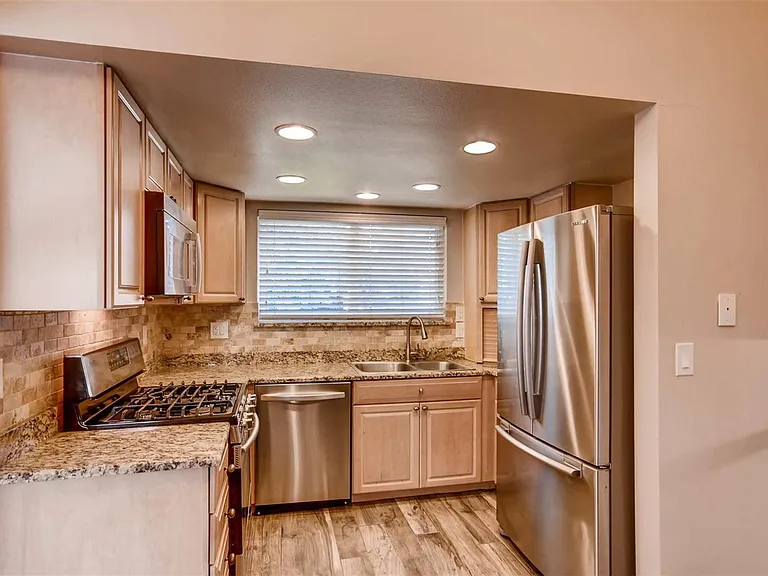 6403 S Florence Way — Photo 3