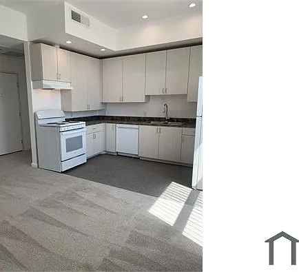 1241 Broadway Plz — Photo 3