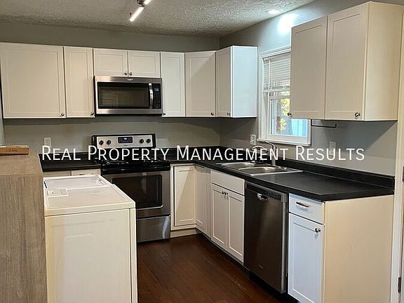 4th image of 4906 Tanglewood Dr #B