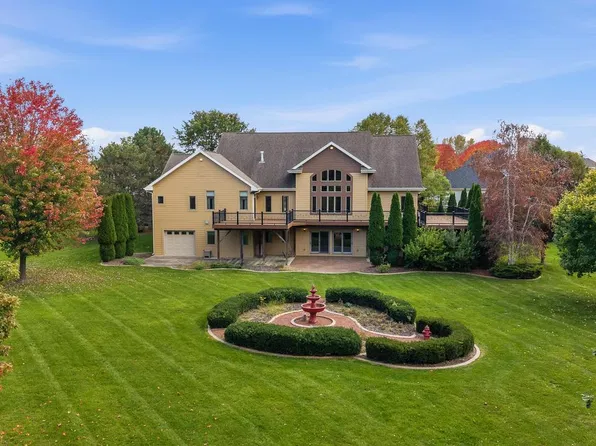 636 Mary Knoll LANE, Watertown, WI 53098