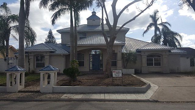 2nd image of 700 E Tulipan St
