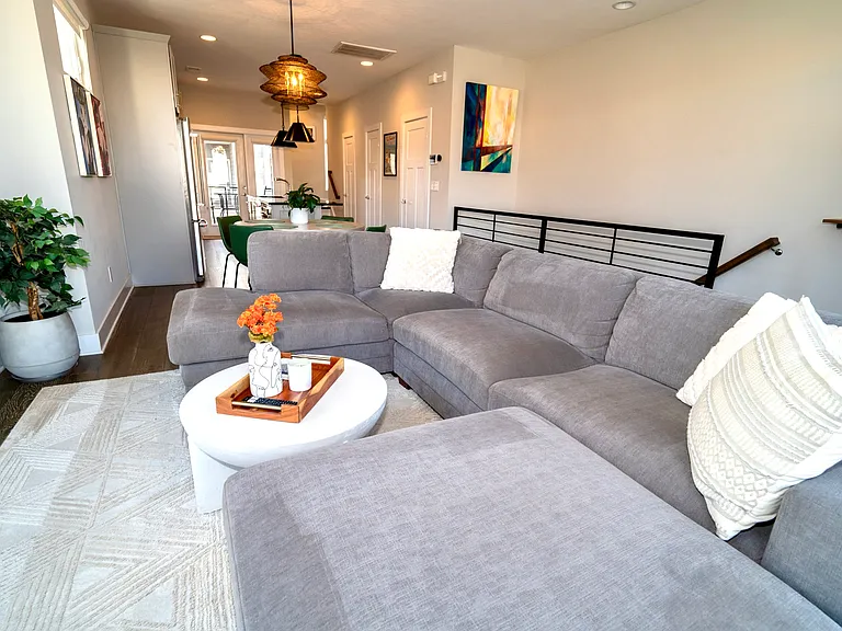 406 Southend Crossing Ln — Photo 2