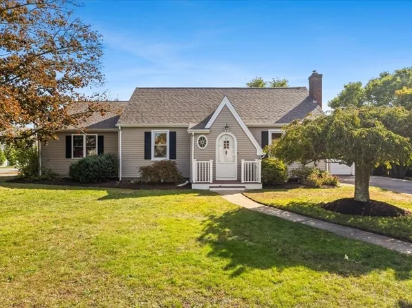 52 Garfield St, Acushnet, MA 02743