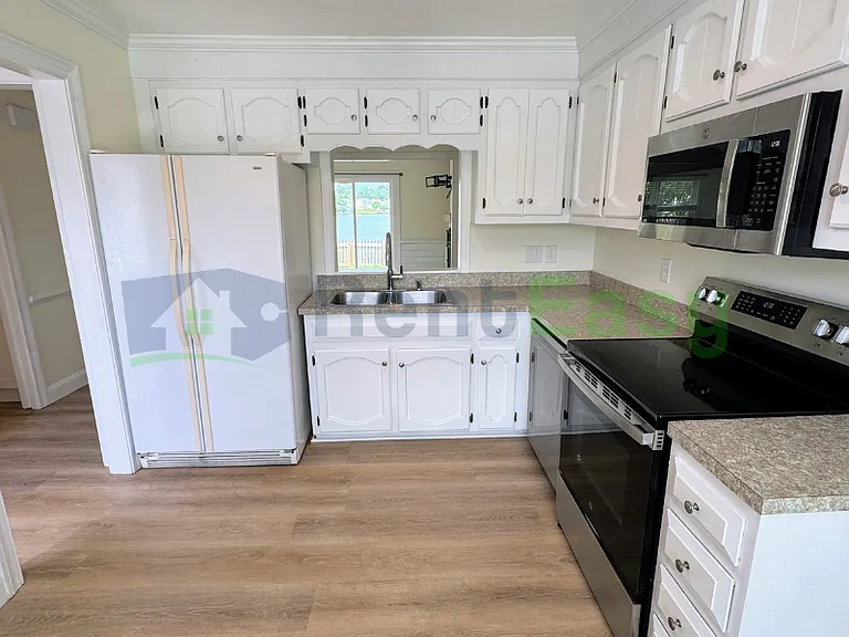1838 Volvo Pkwy — Photo 6
