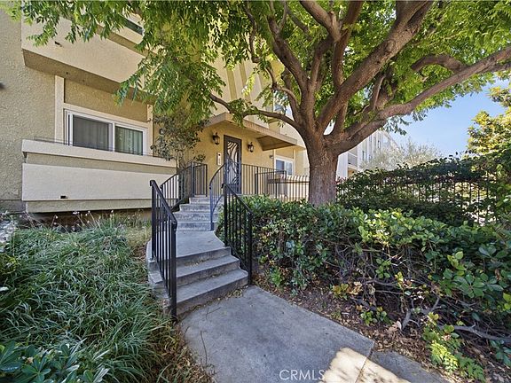 4th image of 1554 N Hobart Blvd APT 2