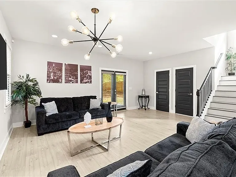 2145 Park Ter — Photo 12
