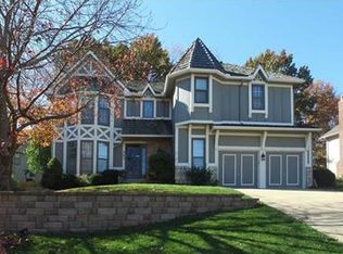 323 NE Warrington Ct, Lees Summit, MO 64064