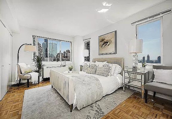 4th image of 308 E 38th St #1920-C