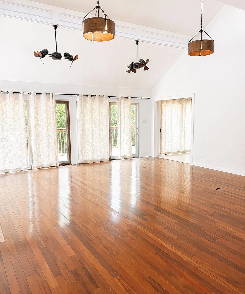 4 bed, 2.5 bath, 2698 sqft, $2,350 — Photo 4