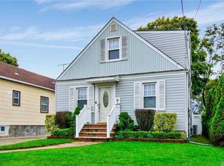 24 Washington Ave, Valley Stream, NY 11580