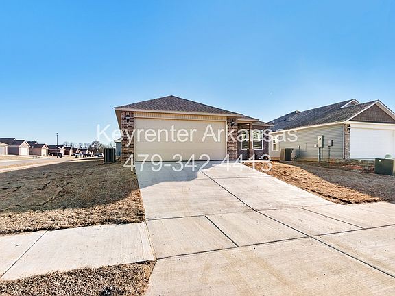 3rd image of 846 E Sparrow Cir