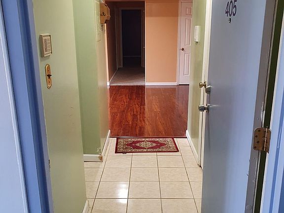 Entrance to 405 Peach st
