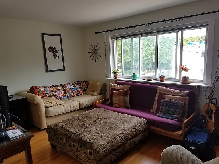 630 4th Ave SE #10 — Photo 3