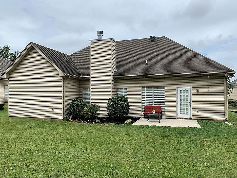 2nd image of 425 Bentmoor Way