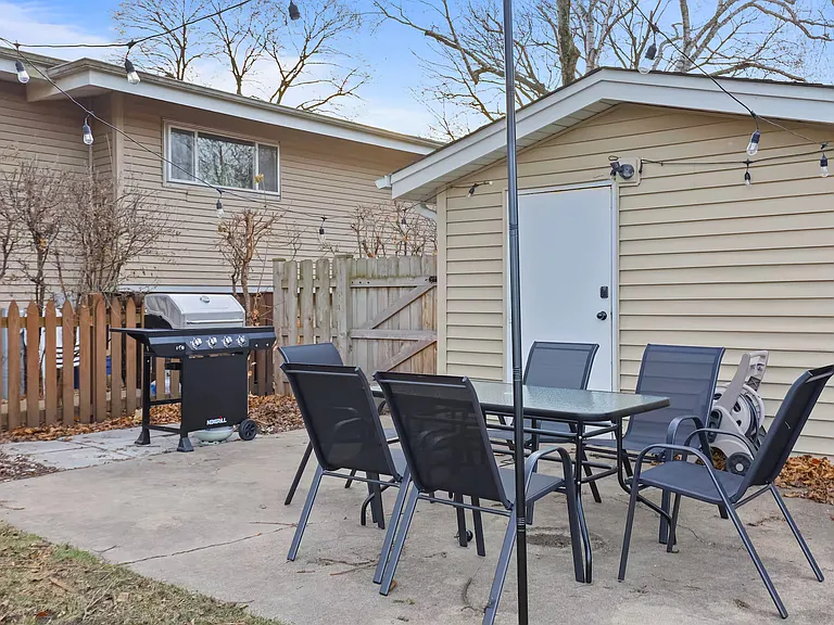 105 N Prindle Ave — Photo 45