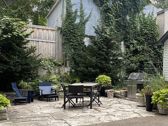 4th image of 1916 Fremont Ave S #1