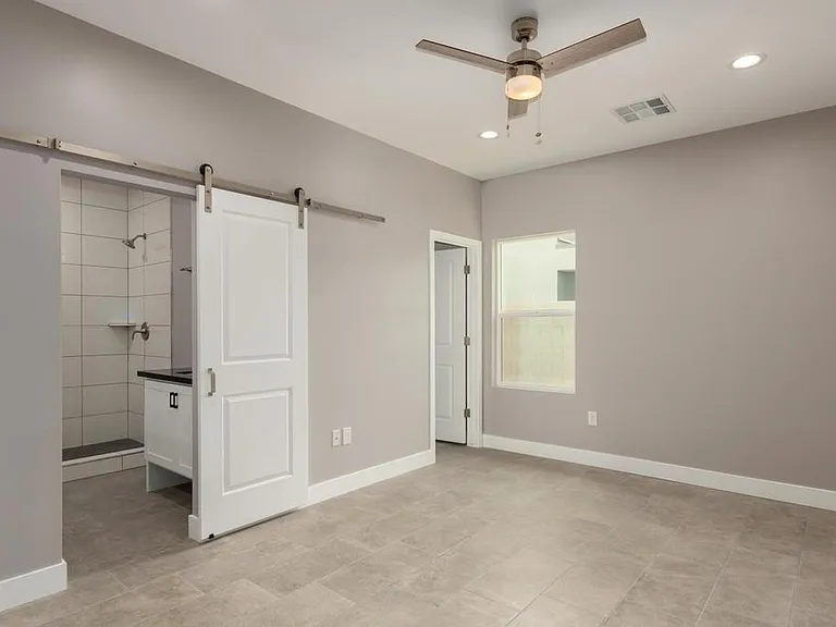 2336 E Harvard St — Photo 8