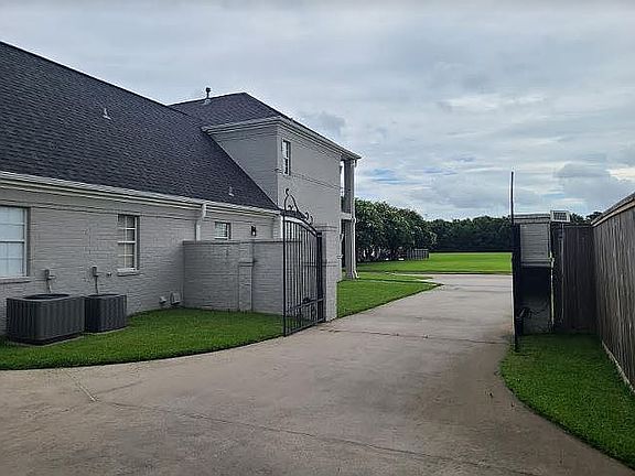 3rd image of 2279 Willow Run