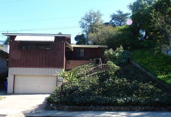 FRONT VIEW OF HOUSE