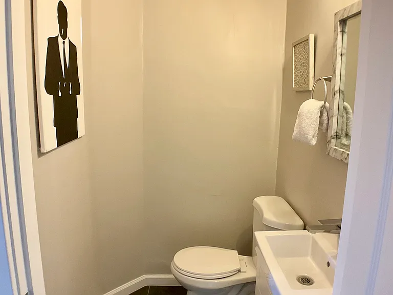808 Templeton Ave — Photo 23
