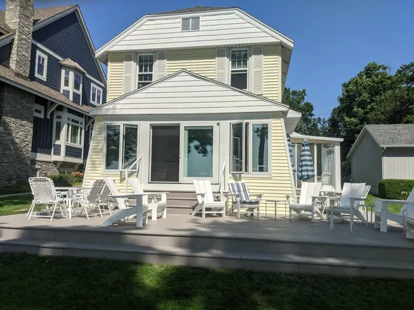 2421 Lakefront Dr, Holland, MI 49424