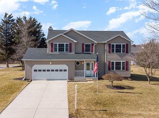 21 Coupler Dr, Stewartstown, PA 17363