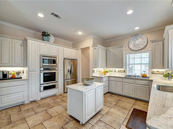 4th image of 2309 Woodmoor Ln