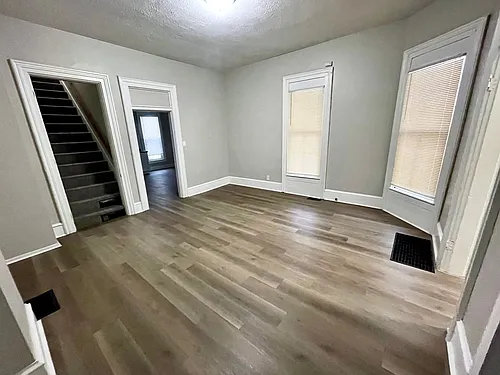 650 W Ash St Photo 1