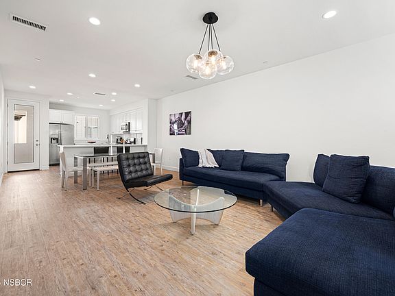 5th image of 222 Bainbridge Ct