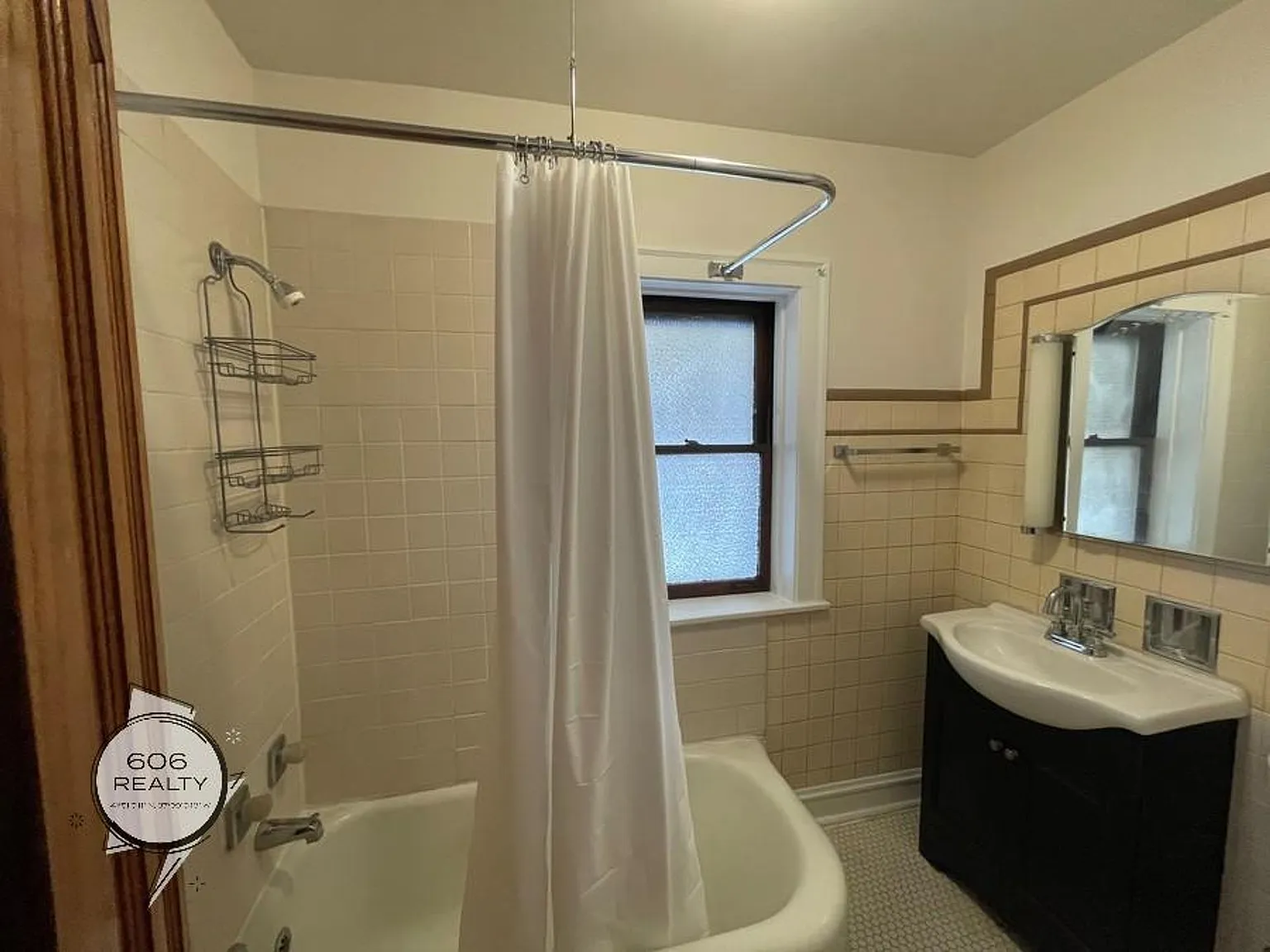 Belmont Cragin Apts Available! — Photo 4