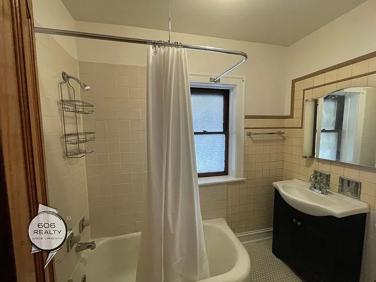 Belmont Cragin Apts Available! — Photo 4